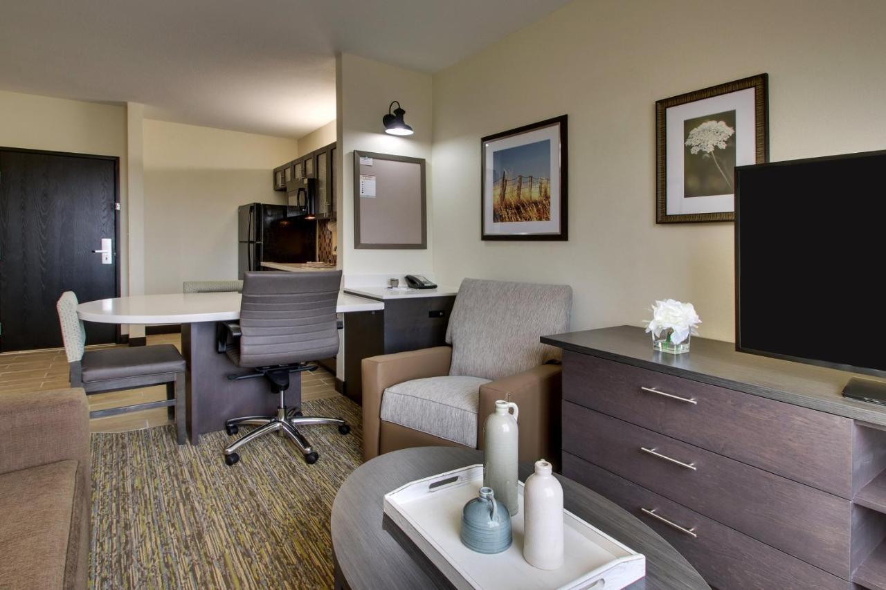 Candlewood Suites - Wichita East By Ihg Экстерьер фото