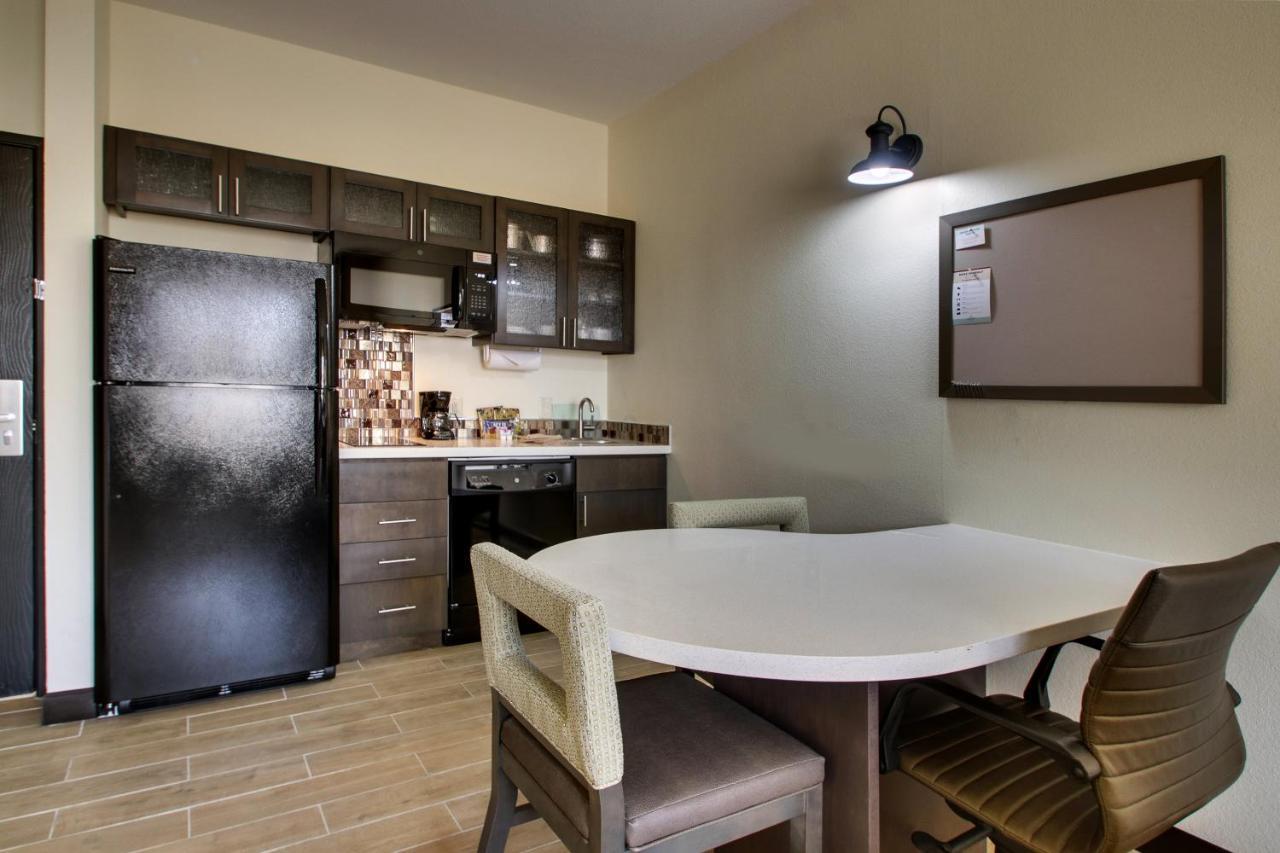 Candlewood Suites - Wichita East By Ihg Экстерьер фото