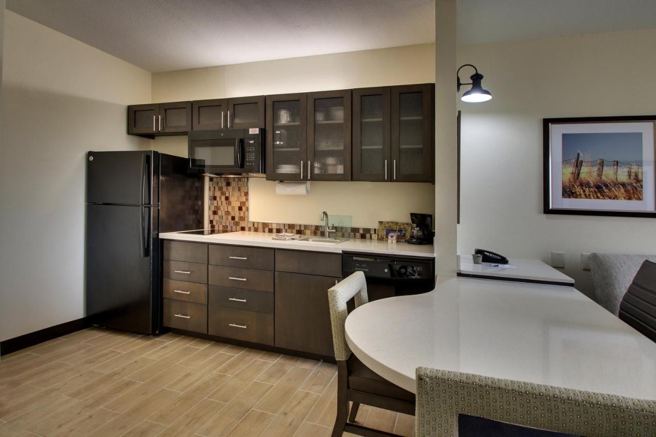 Candlewood Suites - Wichita East By Ihg Экстерьер фото