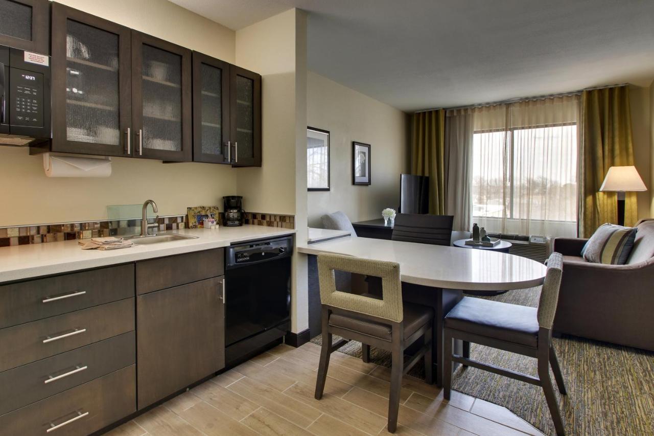 Candlewood Suites - Wichita East By Ihg Экстерьер фото